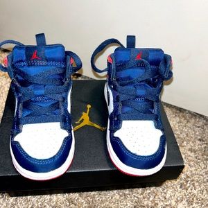 Toddler shoes size 6c